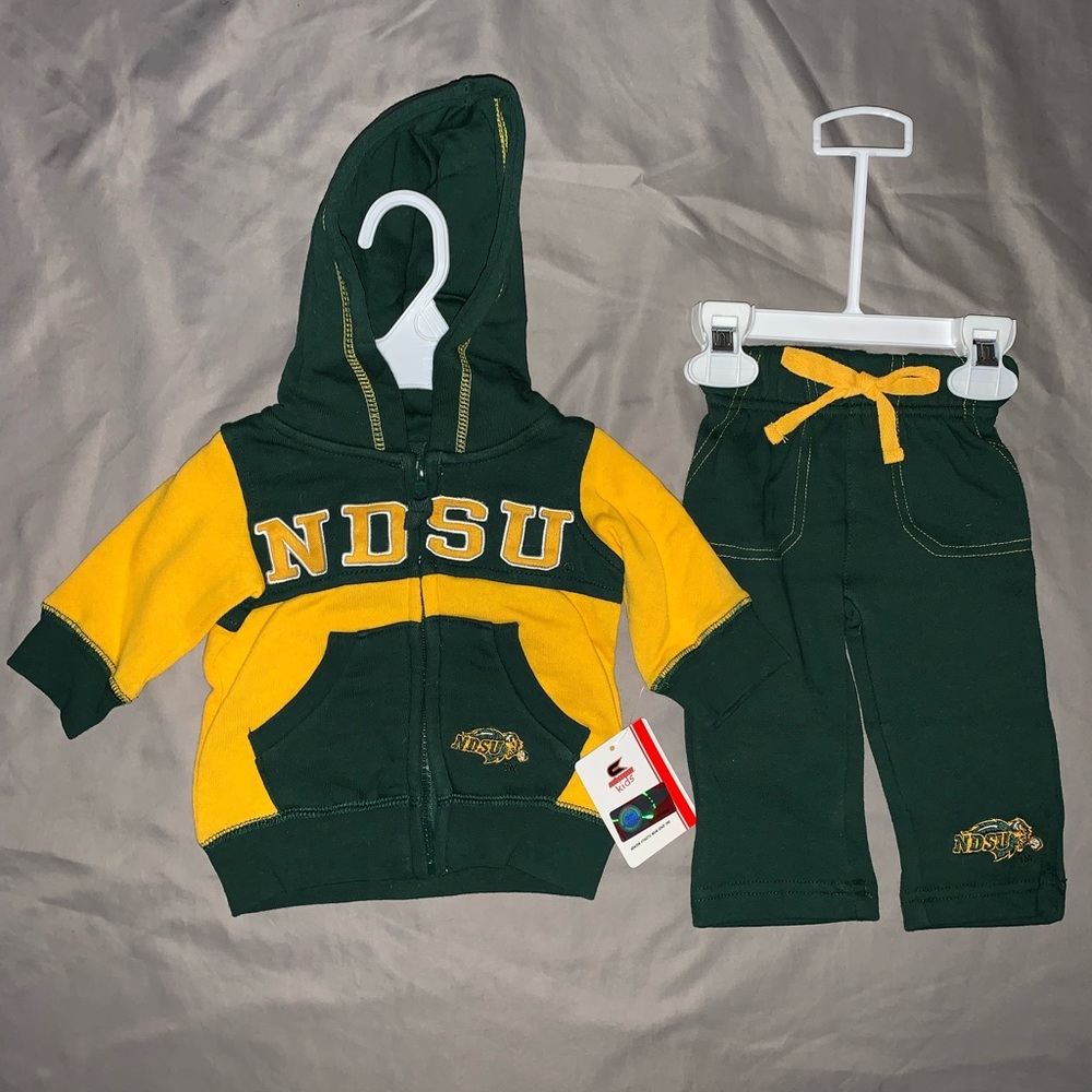 College matching set